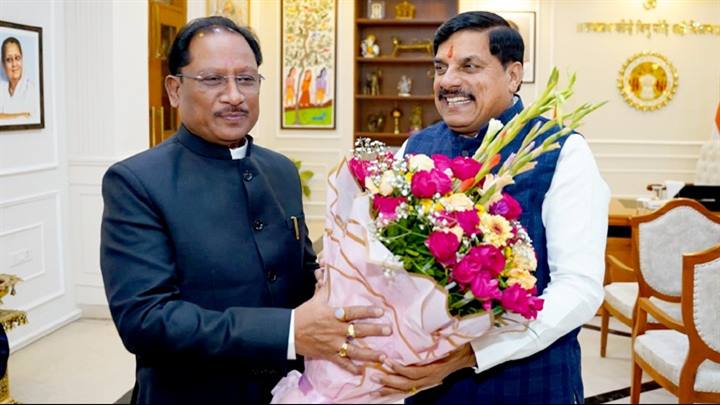 Chief Minister Dr. Yadav Meets Chhattisgarh Chief Minister Shri Vishnu Sai